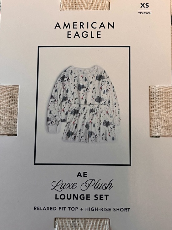 American Eagle Outfitters Other - American Eagle Outfitters Cream Plush Lounge Set with Green Trees & Red Skiers